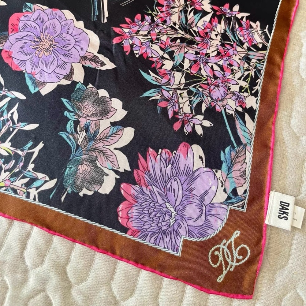 Daks scarf - Picture 2 of 9